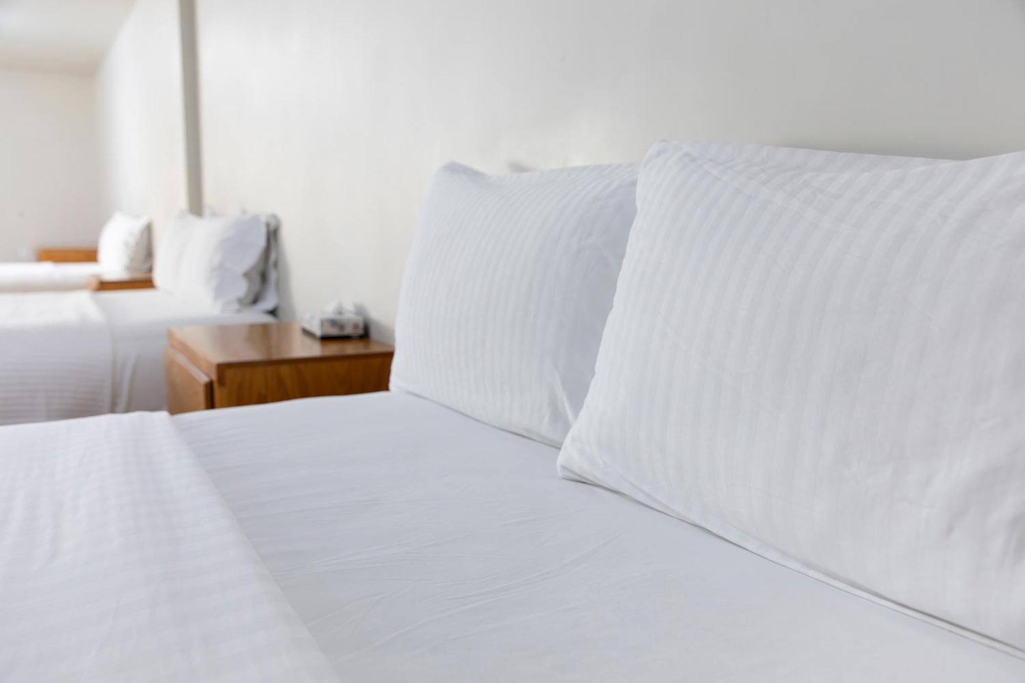 La Huerta Inn & Suites Cuauhtémoc Esterno foto
